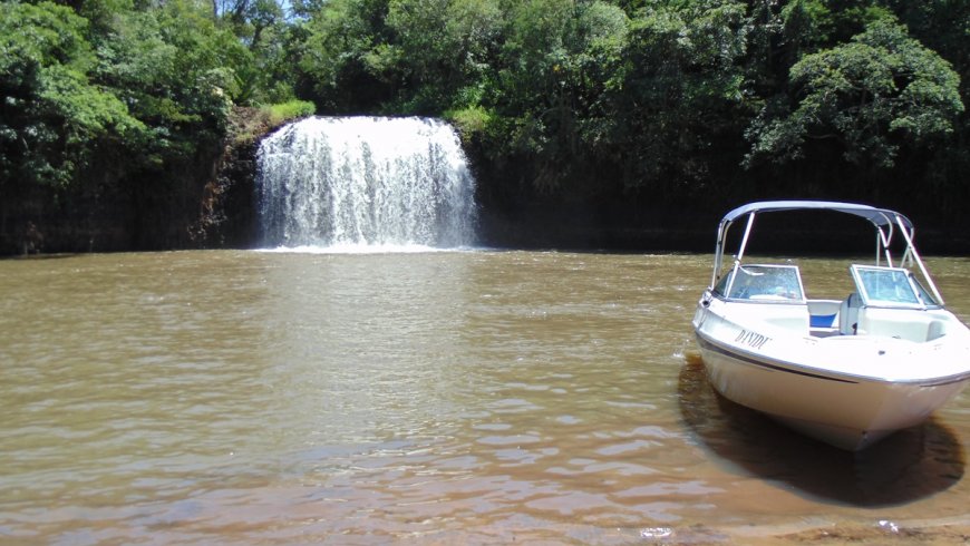 PASSEIO DE LANCHA 