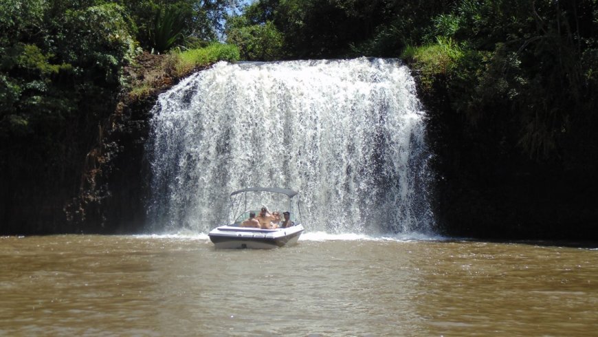 PASSEIO DE LANCHA 